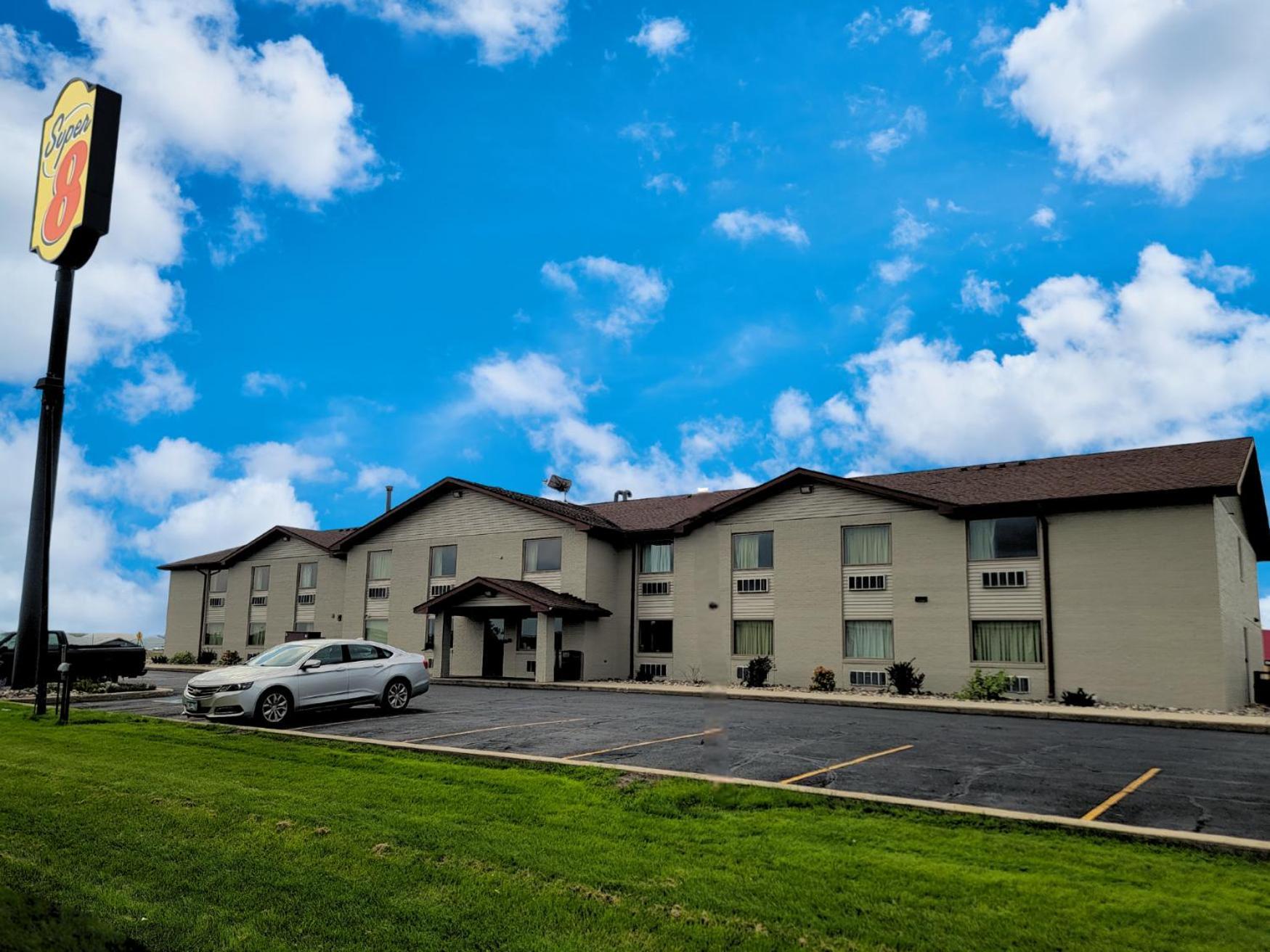 Super 8 By Wyndham Perham Hotel Exterior foto