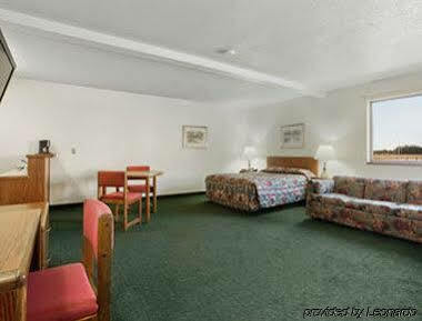 Super 8 By Wyndham Perham Hotel Exterior foto